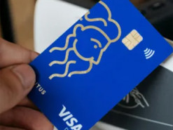 Українці не можуть розрахуватися карткою в магазинах: що трапилось та коли ситуація стабілізується