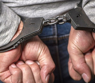 Столичні поліцейські на блокпосту затримали наркодилерів-закладчиків із Сумщини