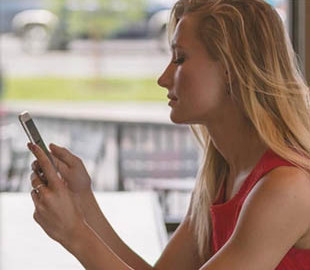 Более 70 000 фото женщин из Tinder нашли на хакерском форуме