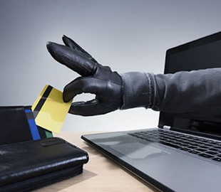 Інтернет-шахрай ошукав жінку на 400 тисяч гривень