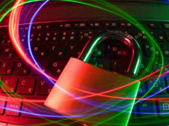 Facebook забанила еще два российских СМИ за ложь — Лента.ру и Газета.ру