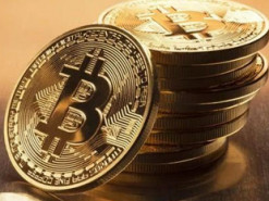 Цена на биткоин выросла до рекордных 17 723 долларов за последние 3 года