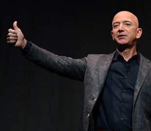 Безос пропонував актору Тому Генксу злітати в космос за $28 мільйонів