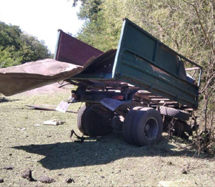 Водій загинув на місці: у Сумській області вантажівка наїхала на 11 мін рашистів