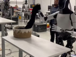 Ілон Маск замінить робітників на роботів Optimus уже до кінця 2025 року