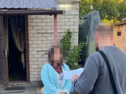 Сховала камеру у лісосмузі: на Дніпропетровщині 20-річна шпигунка стежила за рухом ешелонів ЗСУ