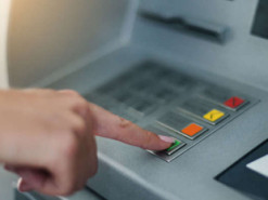 Стало известно, как мошенники в Украине воруют PIN-коды банковских карт