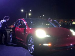 В новой Tesla нашли «пасхалку» с благодарностью создателям электрокара