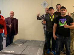 Медицинская амбулатория в Ирпене получила солнечные батареи и аккумуляторы от Tesla