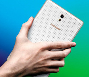 Шестилетний планшет Galaxy Tab S 8.4 неожиданно получил новое обновление