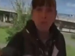 Продавец едва не переломала пальцы парню: в сеть попало видео конфликта