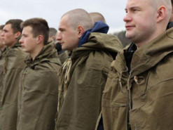 В Беларуси мужчин массово вызывают в военкоматы на «учения» — СМИ