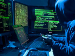 Телефоны британских политиков секретно защитили от хакеров из России