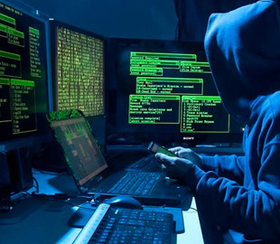 Телефоны британских политиков секретно защитили от хакеров из России