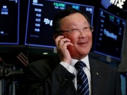 Глава BlackBerry продлил контракт с компанией на пять лет