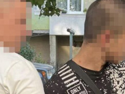 Серед білого дня молодики Львівщини вкрали ноутбук у працівника ТРЦ: їх затримали