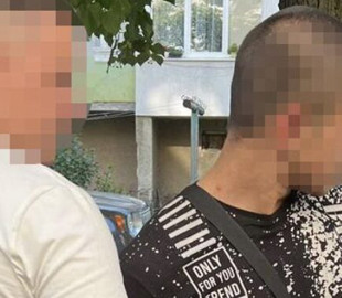 Серед білого дня молодики Львівщини вкрали ноутбук у працівника ТРЦ: їх затримали