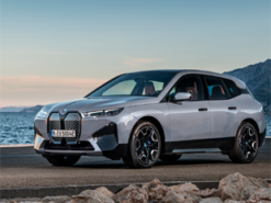 BMW представит на выставке CES 2022 мощный электрокроссовер iX M60, меняющий цвет кузова