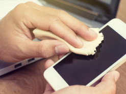 Ученые рассказали, сколько опасных бактерий живут на смартфоне