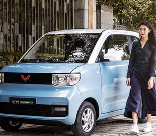 Мини-электрокар от General Motors обогнал Tesla и стал бестселлером в Китае