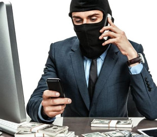 Чергову мешканку Хмельниччини, чоловік якої безвісти зник на війні, ошукали шахраї