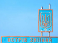 Окупанти б'ють по своїй же техніці на Зміїному: з'явилися деталі