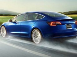 После обновления ПО Tesla Model 3 едет по треку быстрее Ferrari