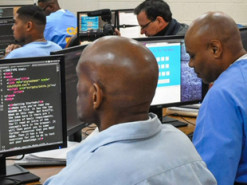 В тюрьмах США запрещают книги о компьютерах и программировании