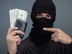 Чоловік перерахував 37 тисяч гривень невідомим, щоб «допомогти» родичці