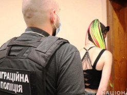 Жительница Ужгорода занималась распространением детской порнографии и шантажом. Появилось видео