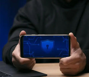 Apple попереджає про активізацію хакерів: як захистити iPhone