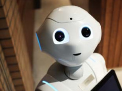 Новый робот на основе ИИ умеет расставлять предметы по полкам