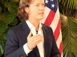 Председатель Bitcoin Foundation Брок Пирс идет в президенты США