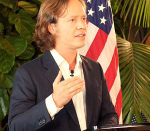 Председатель Bitcoin Foundation Брок Пирс идет в президенты США