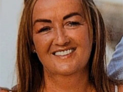 Заряджала телефон: в Ірландії мати трьох дітей померла від удару струмом