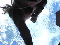 Участники туристической миссии Inspiration4 показали, как проводят время в космосе. Фото