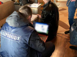 Кіберполіція викрила чоловіка в інтернет-торгівлі неіснуючими меблями