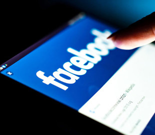 Хакеры взломали два официальных аккаунта Facebook в Twitter