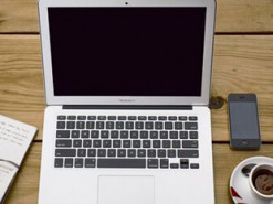 Шкарлет сообщил о завершении проекта "Ноутбук каждому учителю". Гаджеты получили более 62 тыс. педагогов