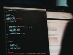 У Криму, Донецьку і деяких містах Росії кіберактивісти зламали камери зі вбудованими динаміками й увімкнули гімн України