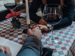 На сайтах знакомств начали сообщать о наличии антител к коронавирусу