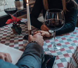 На сайтах знакомств начали сообщать о наличии антител к коронавирусу