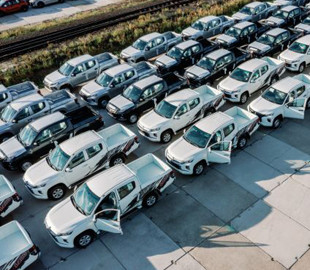 Для ЗСУ придбали величезну партію новеньких пікапів Mitsubishi та Peugeot