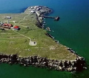 Россия пытается превратить остров Змеиный в плацдарм: заметили корабли с системами ПВО. Фото