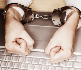 Суд призначив 20000 грн штрафу чоловіку, який виклав в Інтернет свої еротичні фото