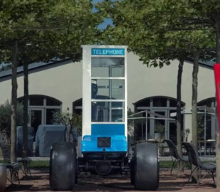 На продажу выставили таксофон-автомобиль