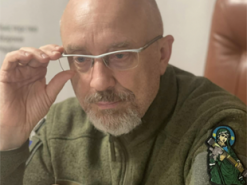 Резніков показав патріотичний подарунок, отриманий від онуків (фото)