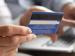 Шахраї ошукали чотирьох українців на понад 150 тисяч гривень