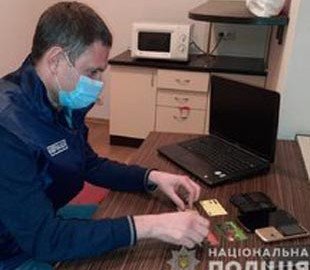 Мошенники выманили 300 тысяч гривен, предлагая в интернете купить несуществующие маски и антисептики