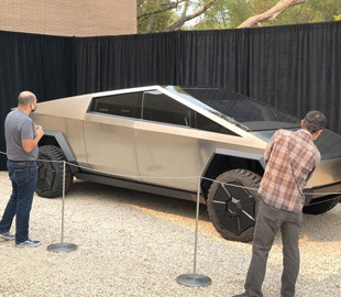 Tesla выпустит новый бортовой компьютер в следующем году